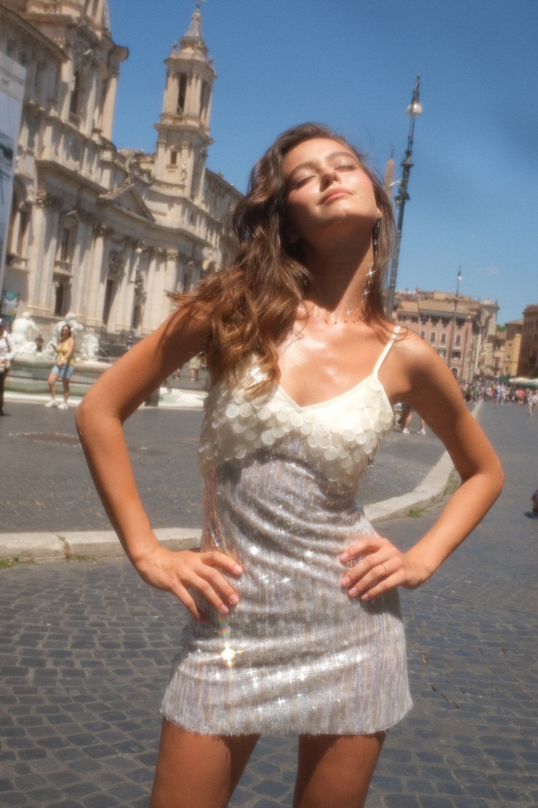 MIN PURA 贝母拼接亮片吊带连衣裙