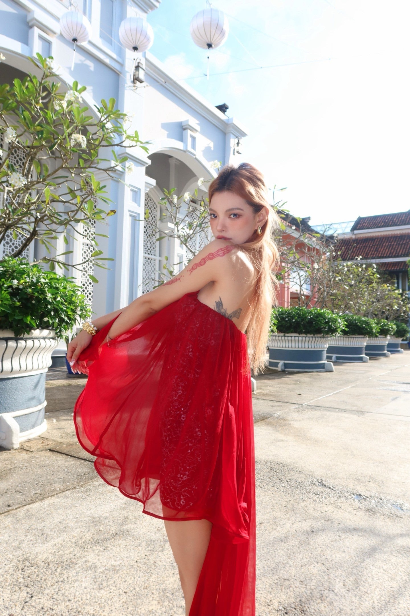 Sheer Luck Thiri雪纺抹胸飘蓬蓬荷叶边连衣裙（红）