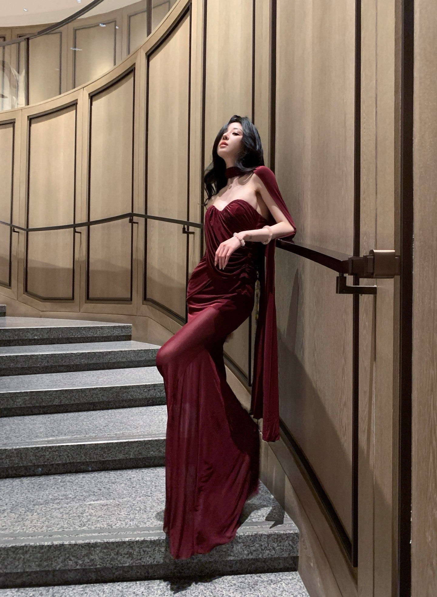 Sheer Luck Kira网纱飘带修身褶皱鱼尾长连衣裙（安克拉红）