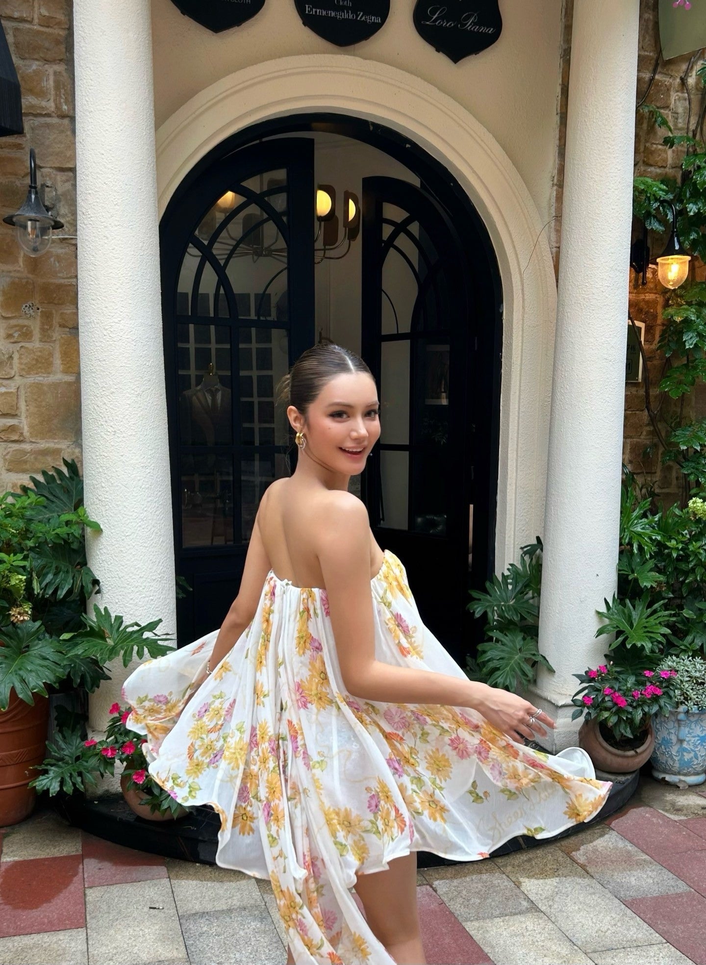 Sheer Luck Thiri雪纺抹胸飘蓬蓬荷叶边连衣裙（雏菊印花）