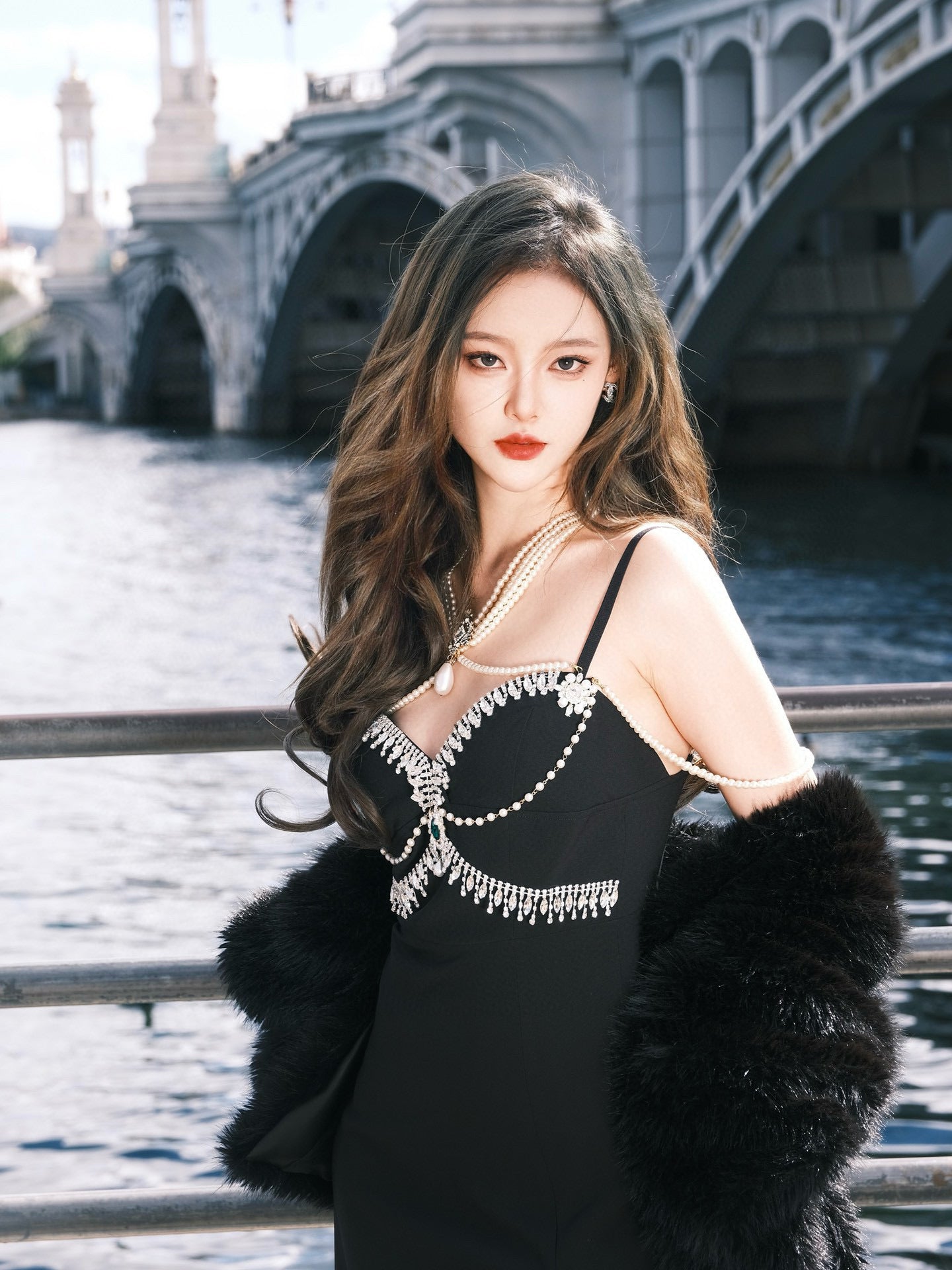 KINGWEN Black Chain Gemstone Halter Dress