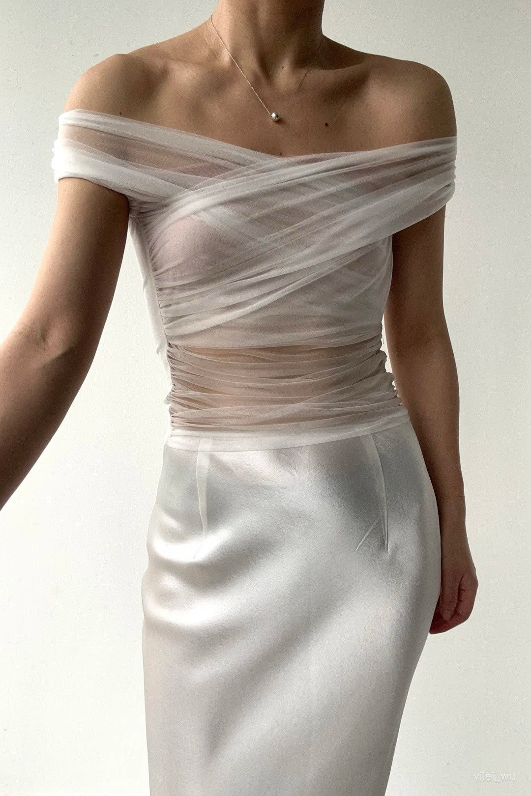 SIJIA White Off-Shoulder Ruched Mesh Slim-Fit T-Shirt