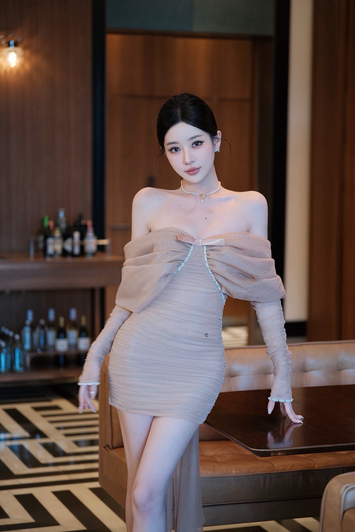 Sheer Luck Reve蝴蝶结飘带抹胸包臀裙连衣裙（奶咖）