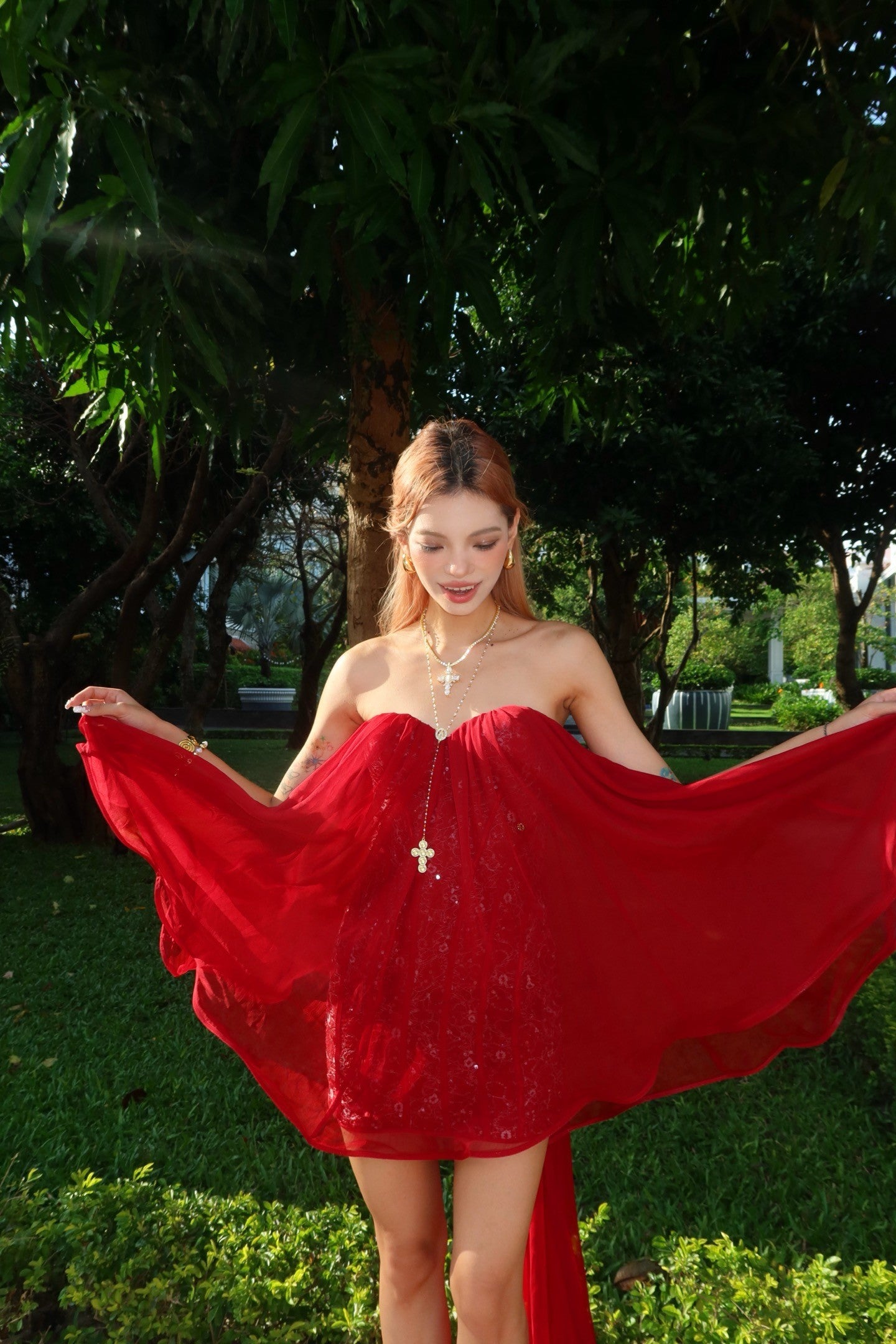 Sheer Luck Thiri雪纺抹胸飘蓬蓬荷叶边连衣裙（红）