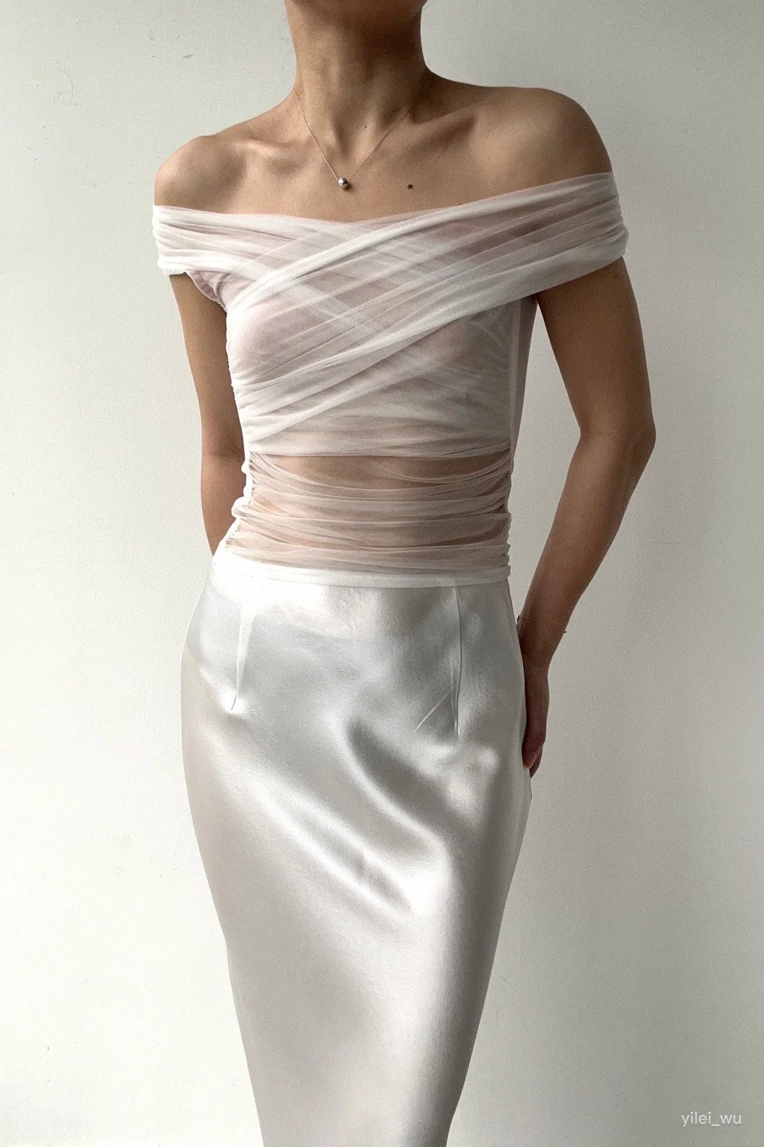SIJIA白色一字肩褶皱网纱修身T恤